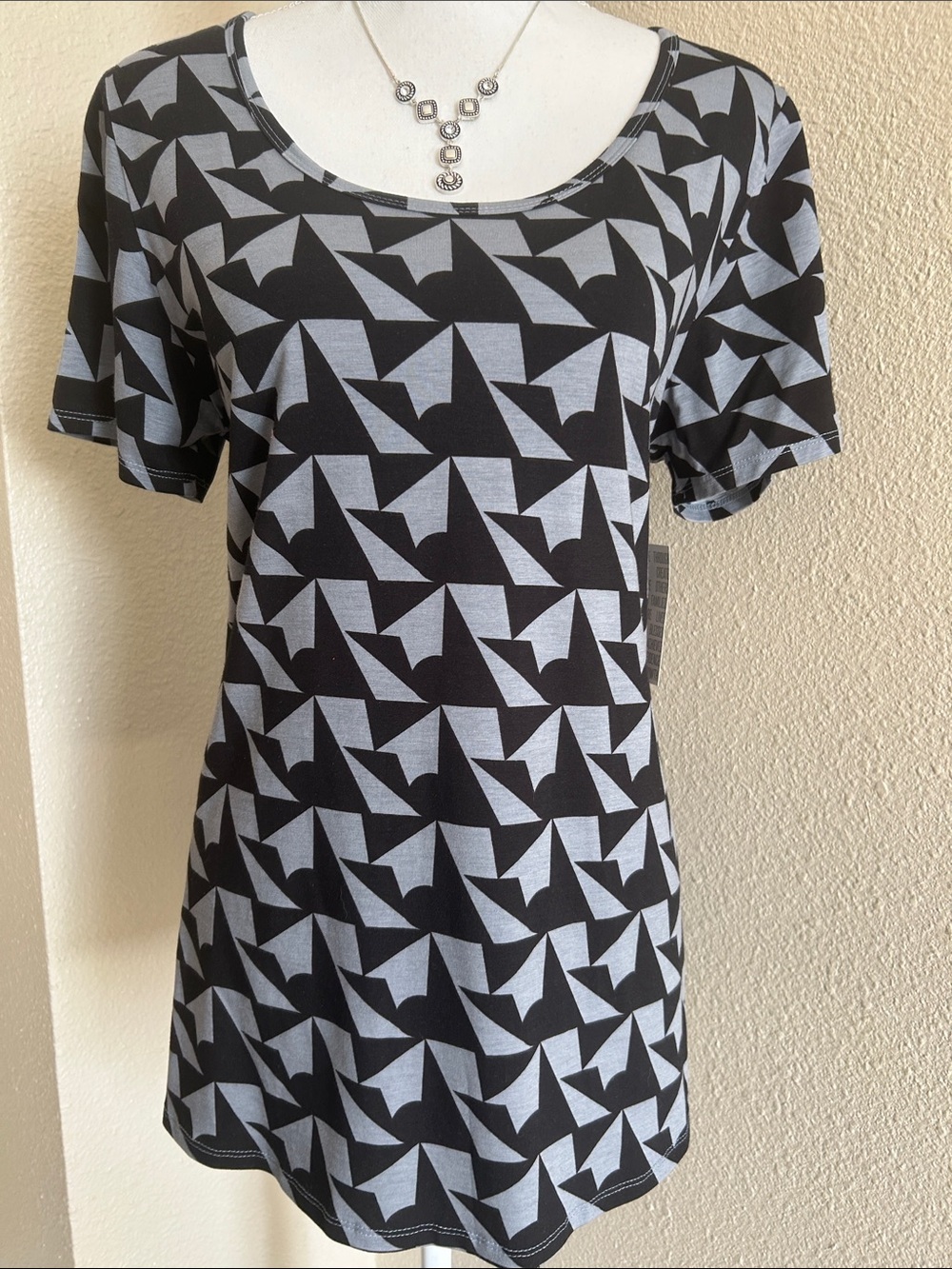 LuLaRoe Black & Light Gray Geometric Short Sleeve Top